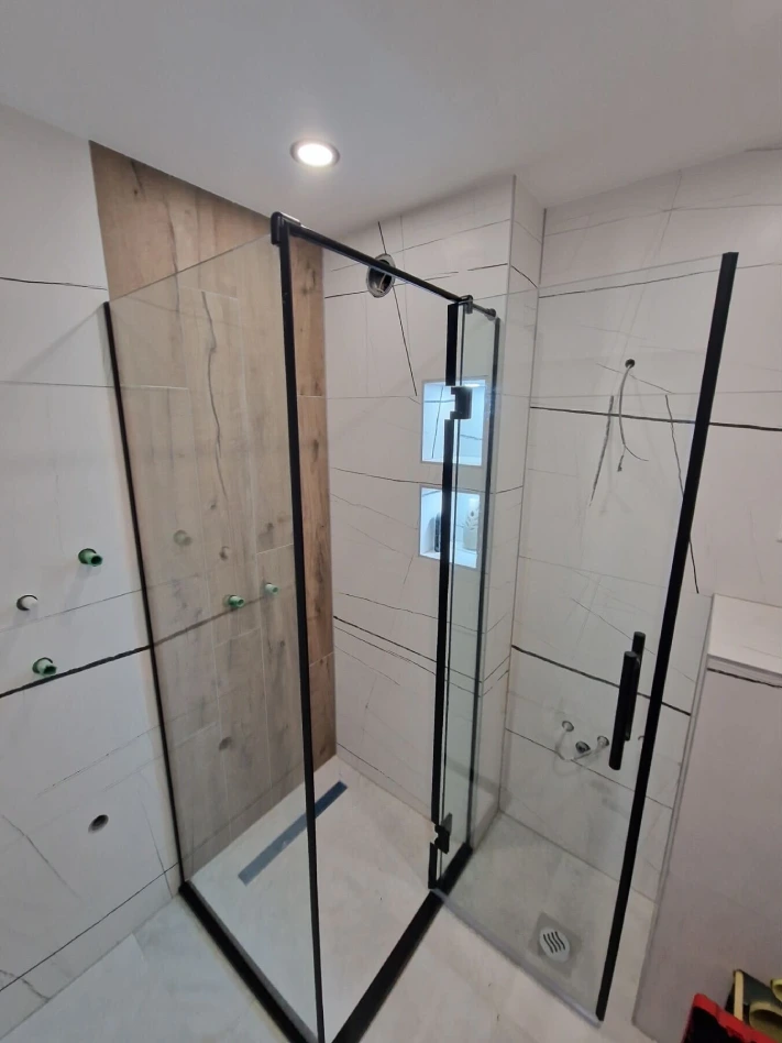 Tuš kabine – vrata prema vani Tuš Art